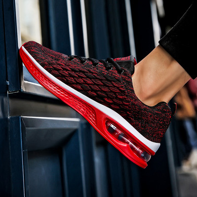 Meeste vabaaja tossud tekstiilist paelte ja embleemiga