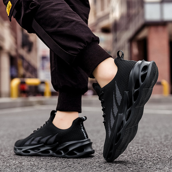 Modern férfi tornacipő durva gumitalppal