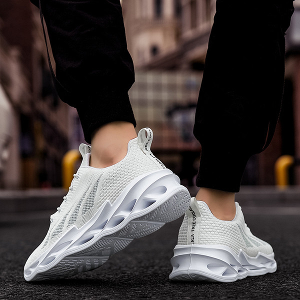 Modern férfi tornacipő durva gumitalppal