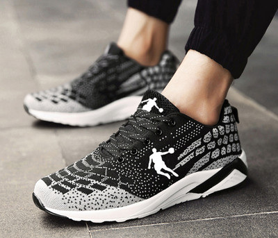 Ανδρικά αθλητικά παπούτσια μοντέρνα από υφάσματα - δύο μοντέλα