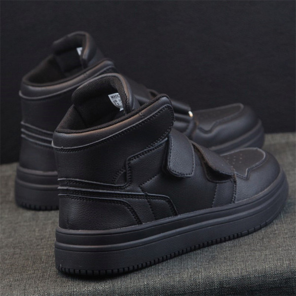 Magas modell férfi tornacipő eco bőrből és tépőzáras foltokkal