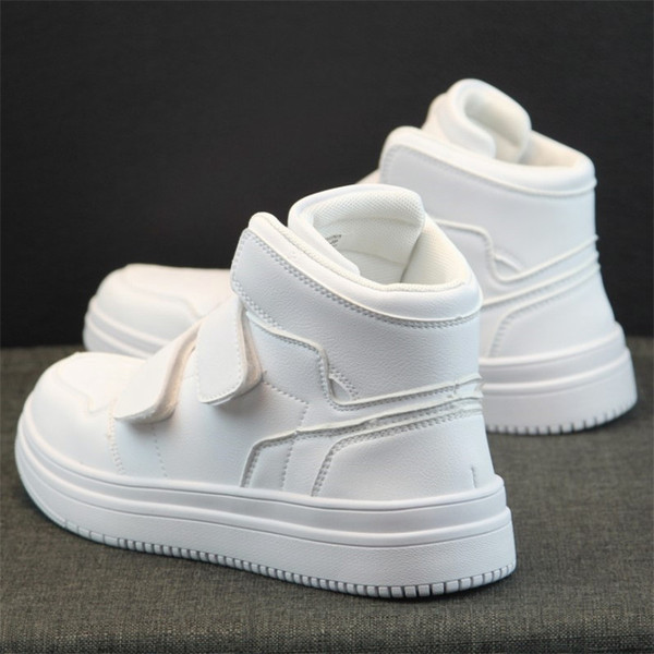 Magas modell férfi tornacipő eco bőrből és tépőzáras foltokkal