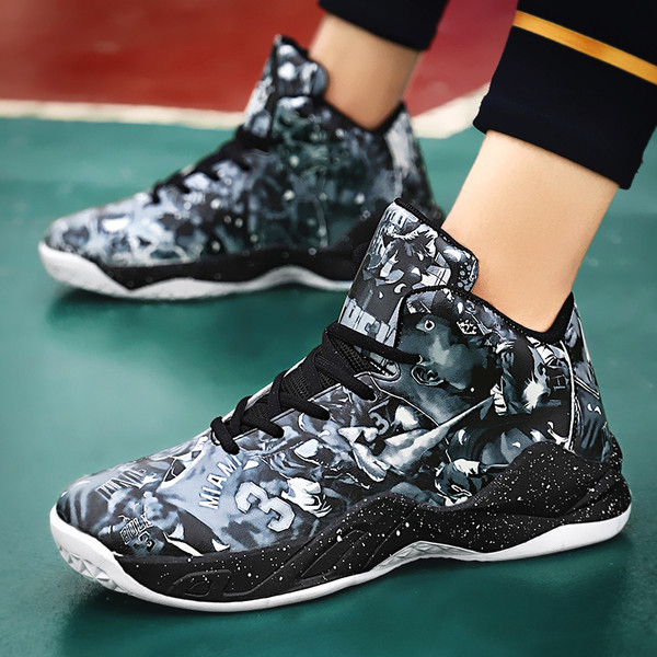 Magas talpú, színes mintás férfi tornacipő új modellje