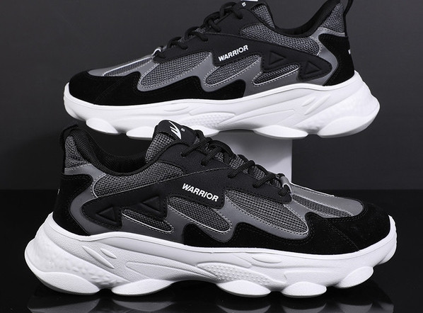 Férfi tornacipő fűzővel és durva talppal