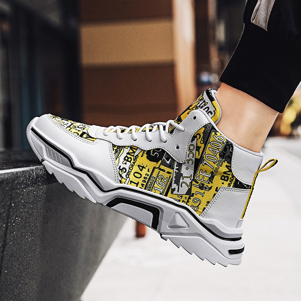 Praegused kõrge talla ja kirjadega meeste tossud