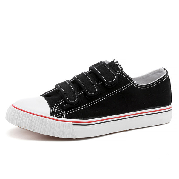 Meeste värvilised kleebistega riidest tossud