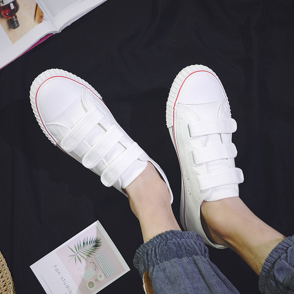 Meeste värvilised kleebistega riidest tossud