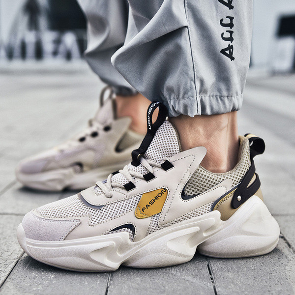 Új férfi tornacipő modell durva talppal