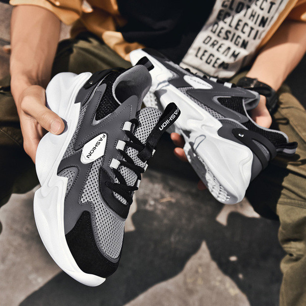 Új férfi tornacipő modell durva talppal