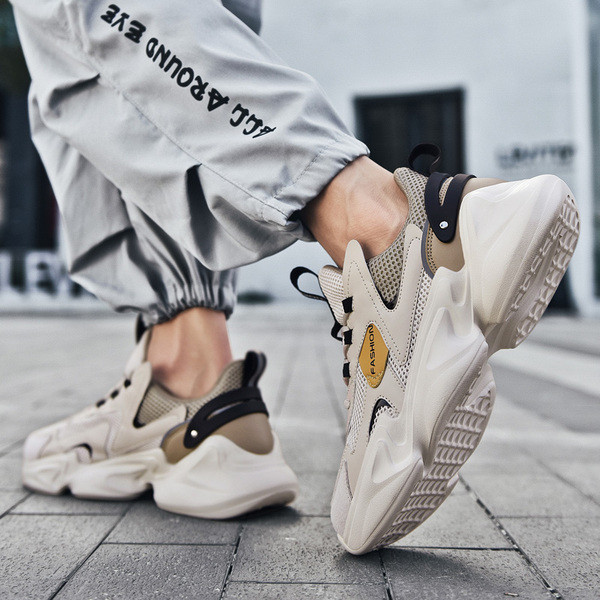 Új férfi tornacipő modell durva talppal