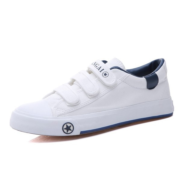 Alkalmi férfi vászon tornacipő matricákkal