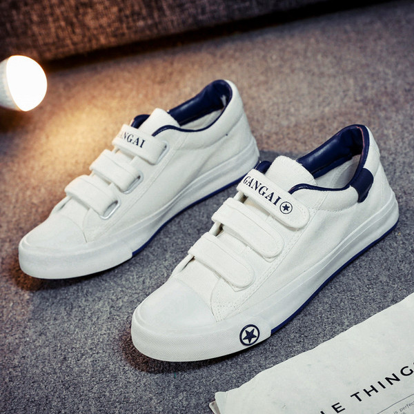 Alkalmi férfi vászon tornacipő matricákkal