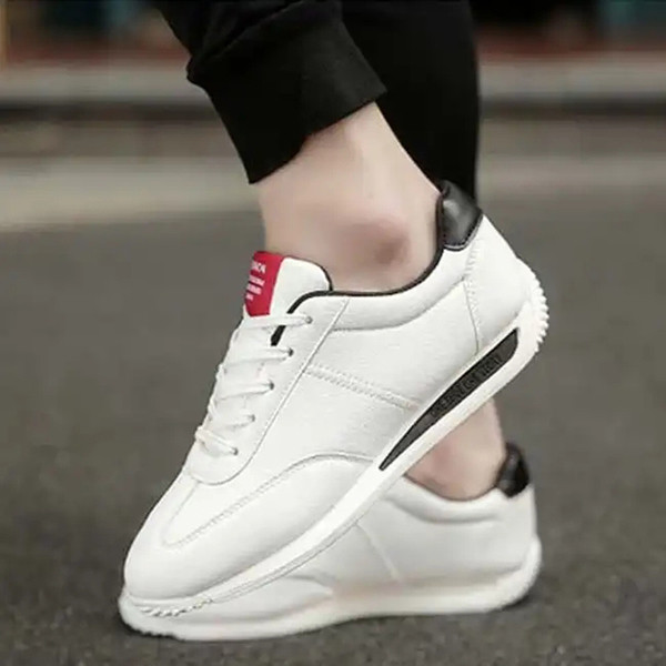 Meeste kunstnahast paeltega tossud