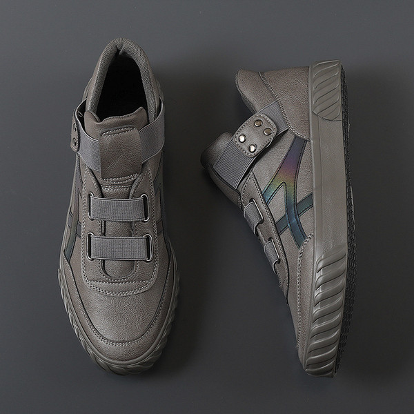 ÚJ modell férfi tornacipő gombokkal és gumival