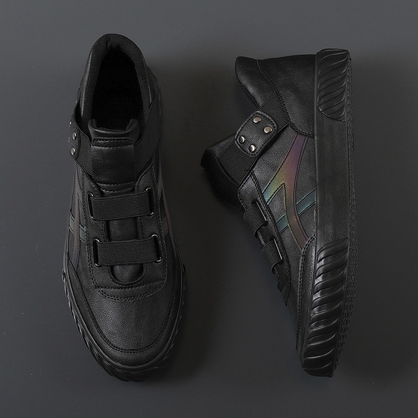 ÚJ modell férfi tornacipő gombokkal és gumival