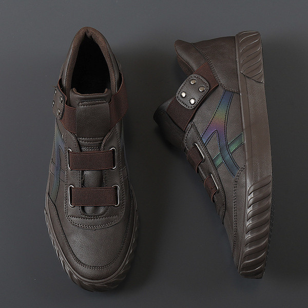 ÚJ modell férfi tornacipő gombokkal és gumival