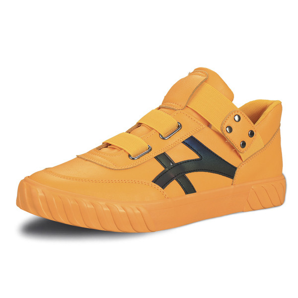 ÚJ modell férfi tornacipő gombokkal és gumival