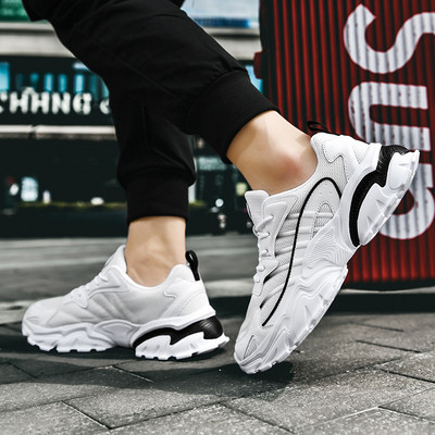 Kareda talla ja paeltega vabaaja kolmevärvilised meeste tossud