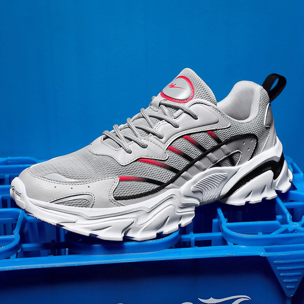 Kareda talla ja paeltega vabaaja kolmevärvilised meeste tossud