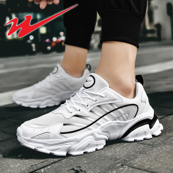 Kareda talla ja paeltega vabaaja kolmevärvilised meeste tossud