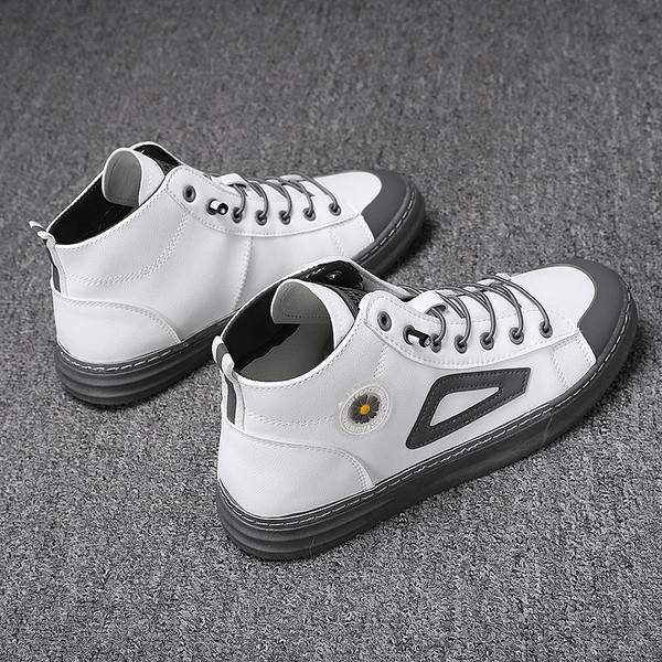 UUS lipsude ja tikanditega meeste kõrgete tossude mudel