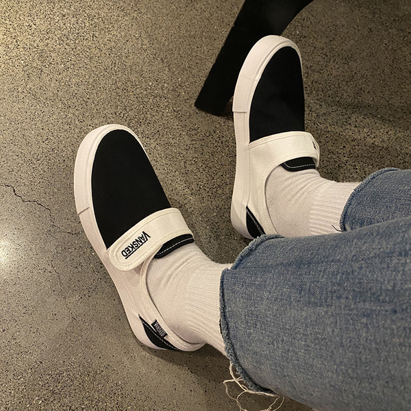 Kleebisega meeste lõuendist tossud