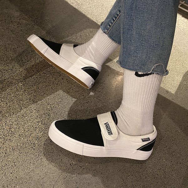 Kleebisega meeste lõuendist tossud