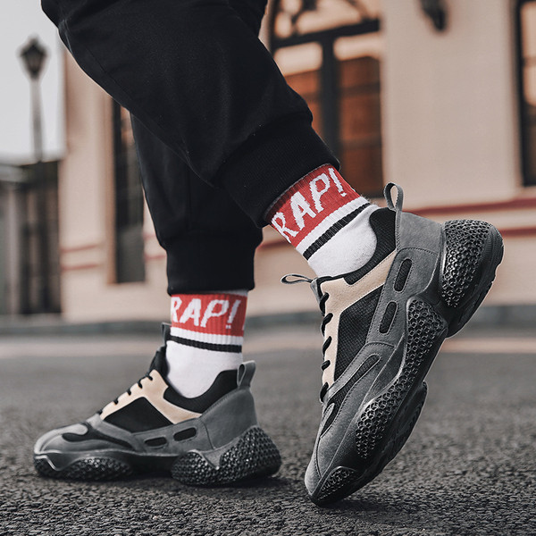 Új férfi tornacipő modell durva talppal és öko velúrral