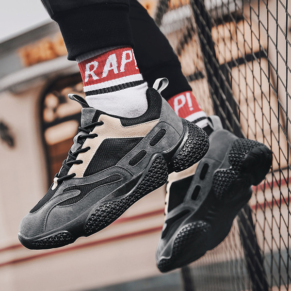 Új férfi tornacipő modell durva talppal és öko velúrral