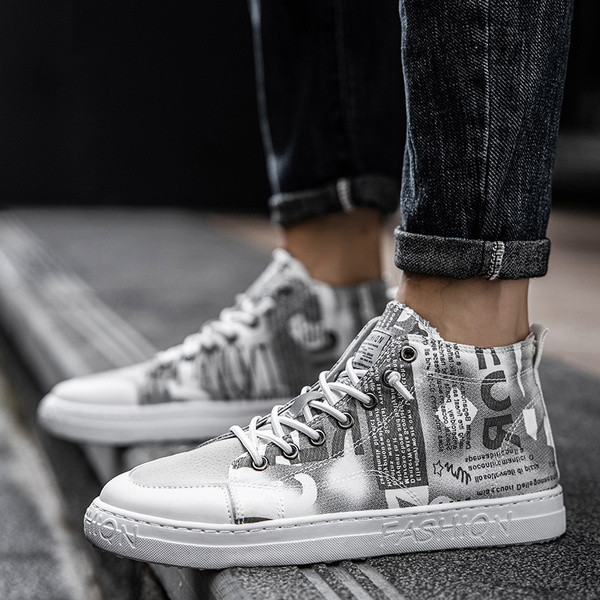 Férfi tornacipő ÚJ modell fűzővel és felirattal