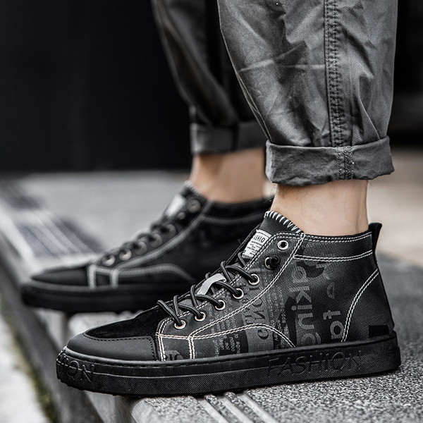 Férfi tornacipő ÚJ modell fűzővel és felirattal