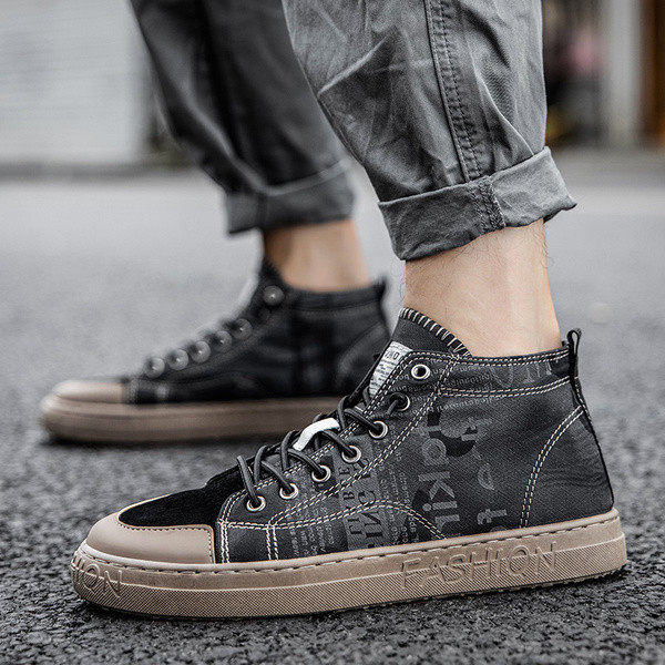 Férfi tornacipő ÚJ modell fűzővel és felirattal