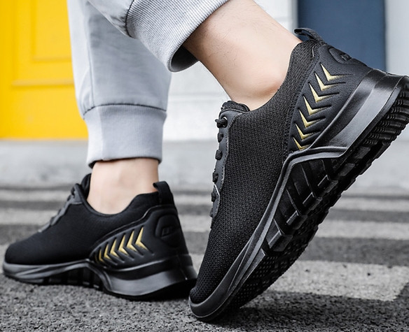 Férfi alkalmi tornacipő fűzős, lapos talppal, fekete színben