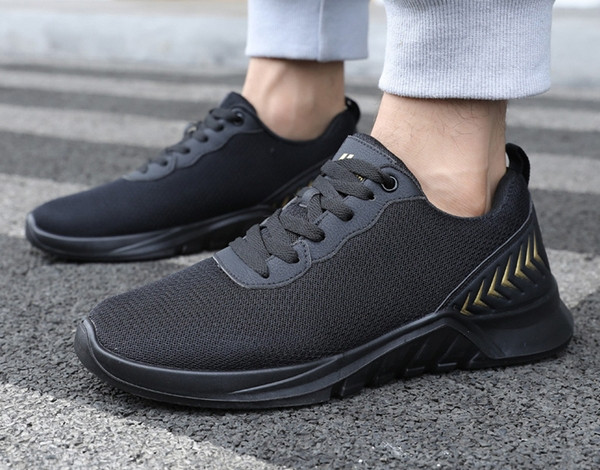 Férfi alkalmi tornacipő fűzős, lapos talppal, fekete színben