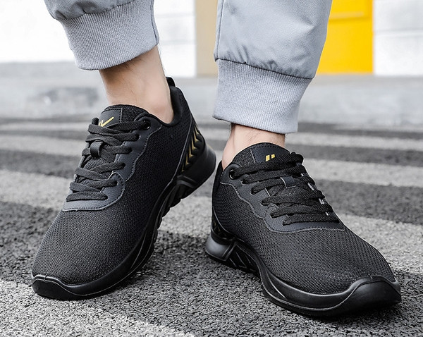 Férfi alkalmi tornacipő fűzős, lapos talppal, fekete színben