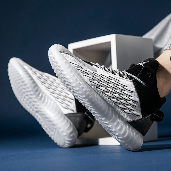 Textilből készült férfi sportcipő lapos talppal és fűzővel