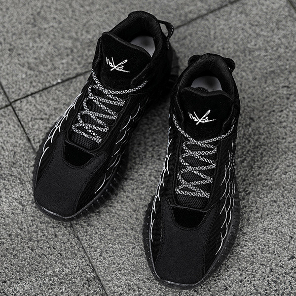 Textilből készült férfi sportcipő lapos talppal és fűzővel