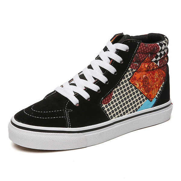 Színes mintázatú, lezser férfi tornacipő textilből