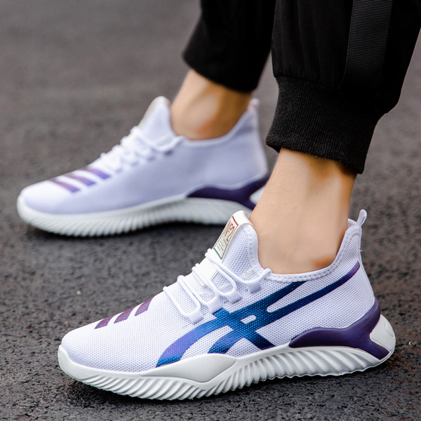 Moodsad värviliste triipudega meeste tossud