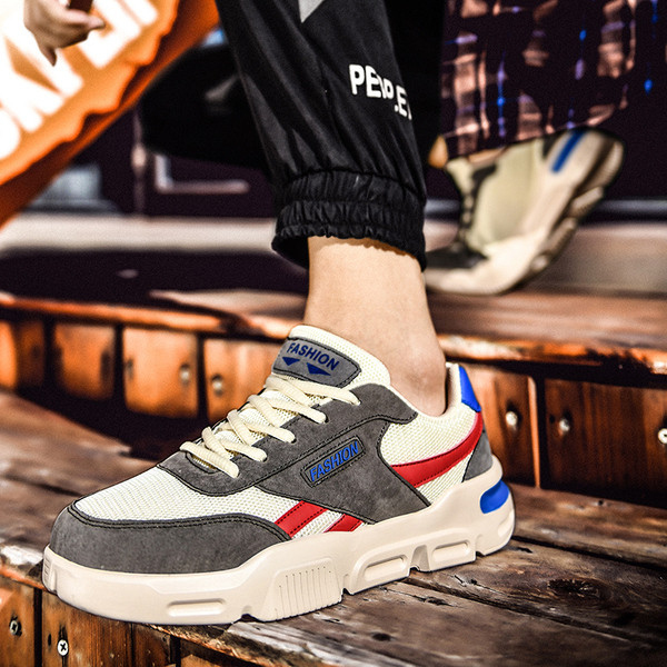 Uus kõrge talla ja kirjaga meeste sporttossude mudel