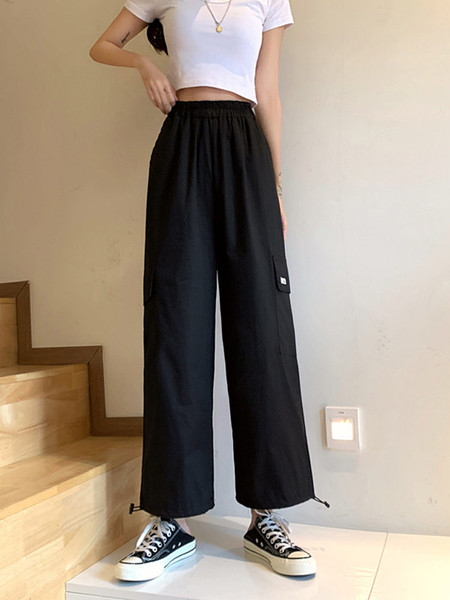 Moodsad kõrge vöökoha ja küljetaskutega naistepüksid