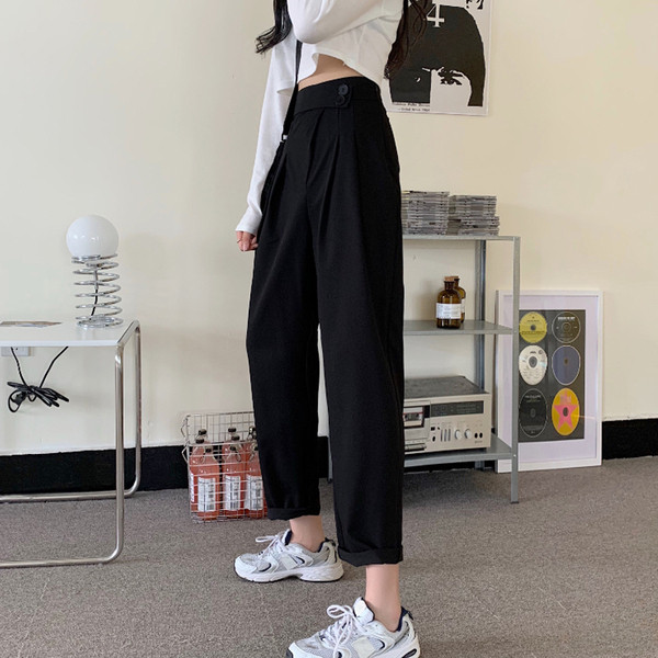 Naiste moodne pükste tavaline mudel