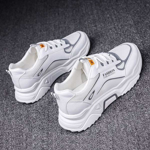 Kõrge talla ja kirjadega meeste nahast tossud