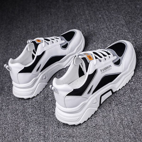 Kõrge talla ja kirjadega meeste nahast tossud