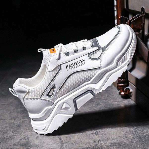 Kõrge talla ja kirjadega meeste nahast tossud