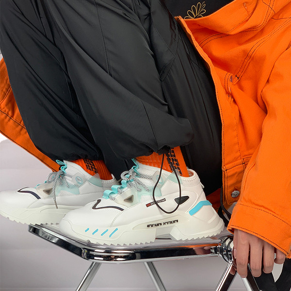 Meeste kõrge talla ja paeltega nahast tossud