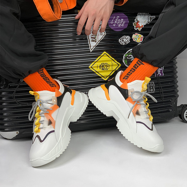 Meeste kõrge talla ja paeltega nahast tossud