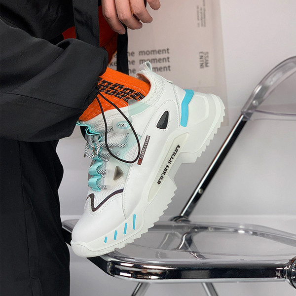 Meeste kõrge talla ja paeltega nahast tossud