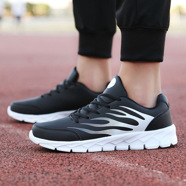 Meeste vabaaja tossud ökonahast lameda talla ja aplikatsiooniga