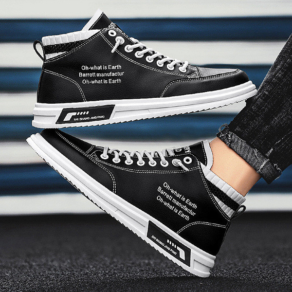 Vabaaja tossud kolmes värvitoonis kirjade ja lipsudega